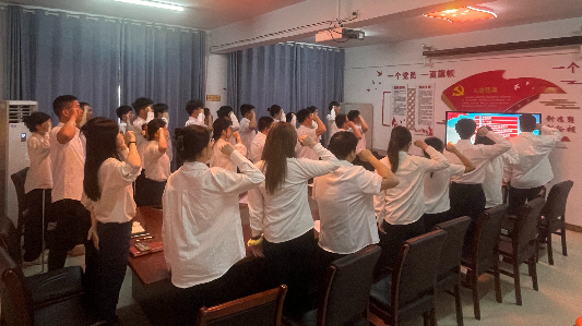 湖南石油化工职业技术学院石化工程学院学生党支部召开预备党员转正会议