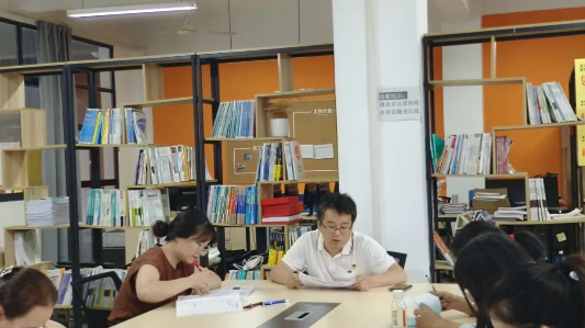经济与管理学院学生党支部开展5月组织生活会
