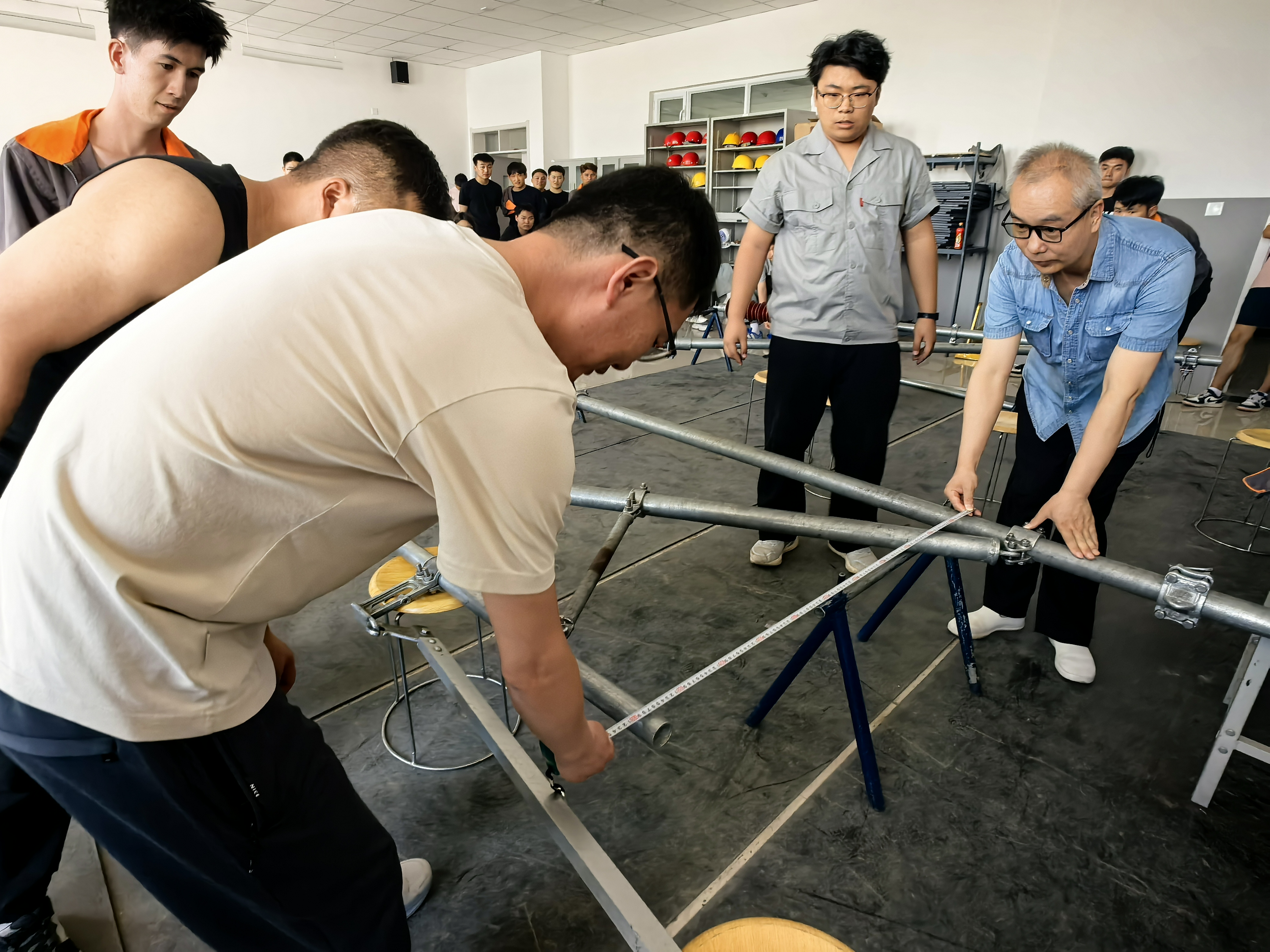 担任援助学校竞赛裁判工作 担任援助学校竞赛裁判工作