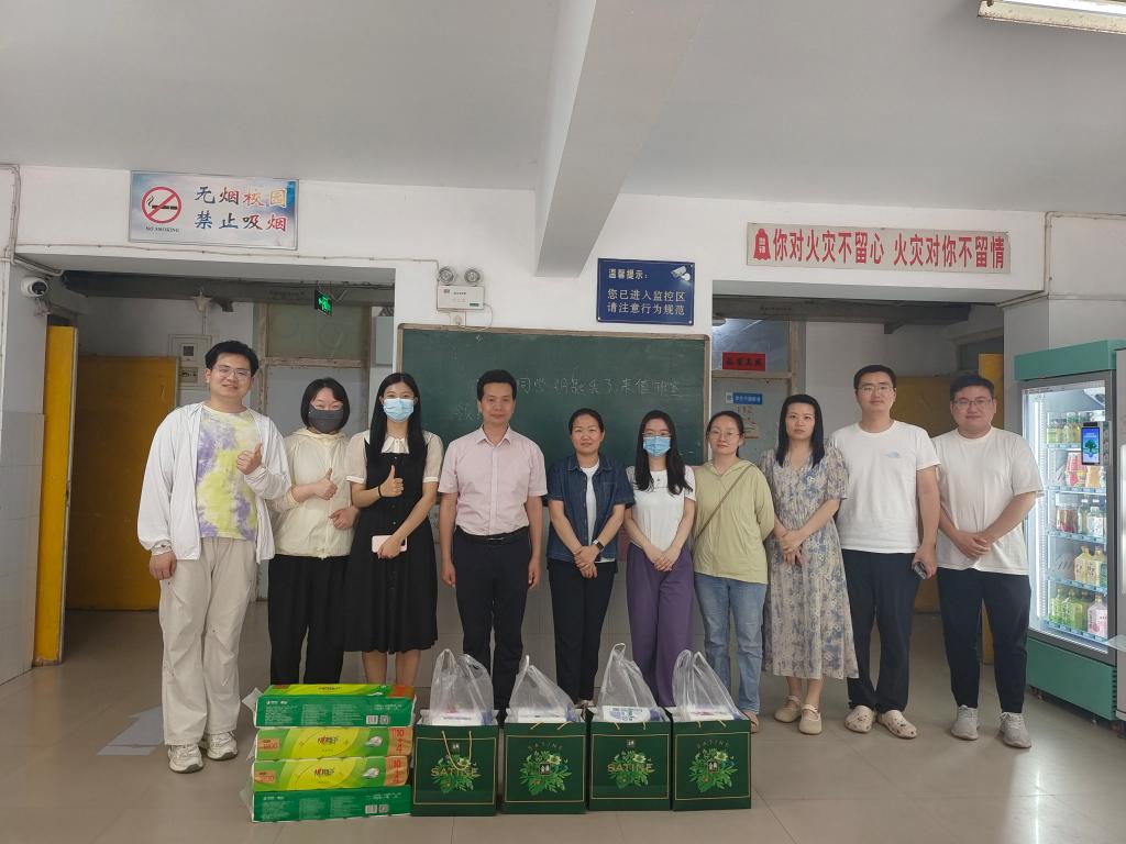 计算机科学与技术学院深入学生宿舍开展安全巡查与节前慰问