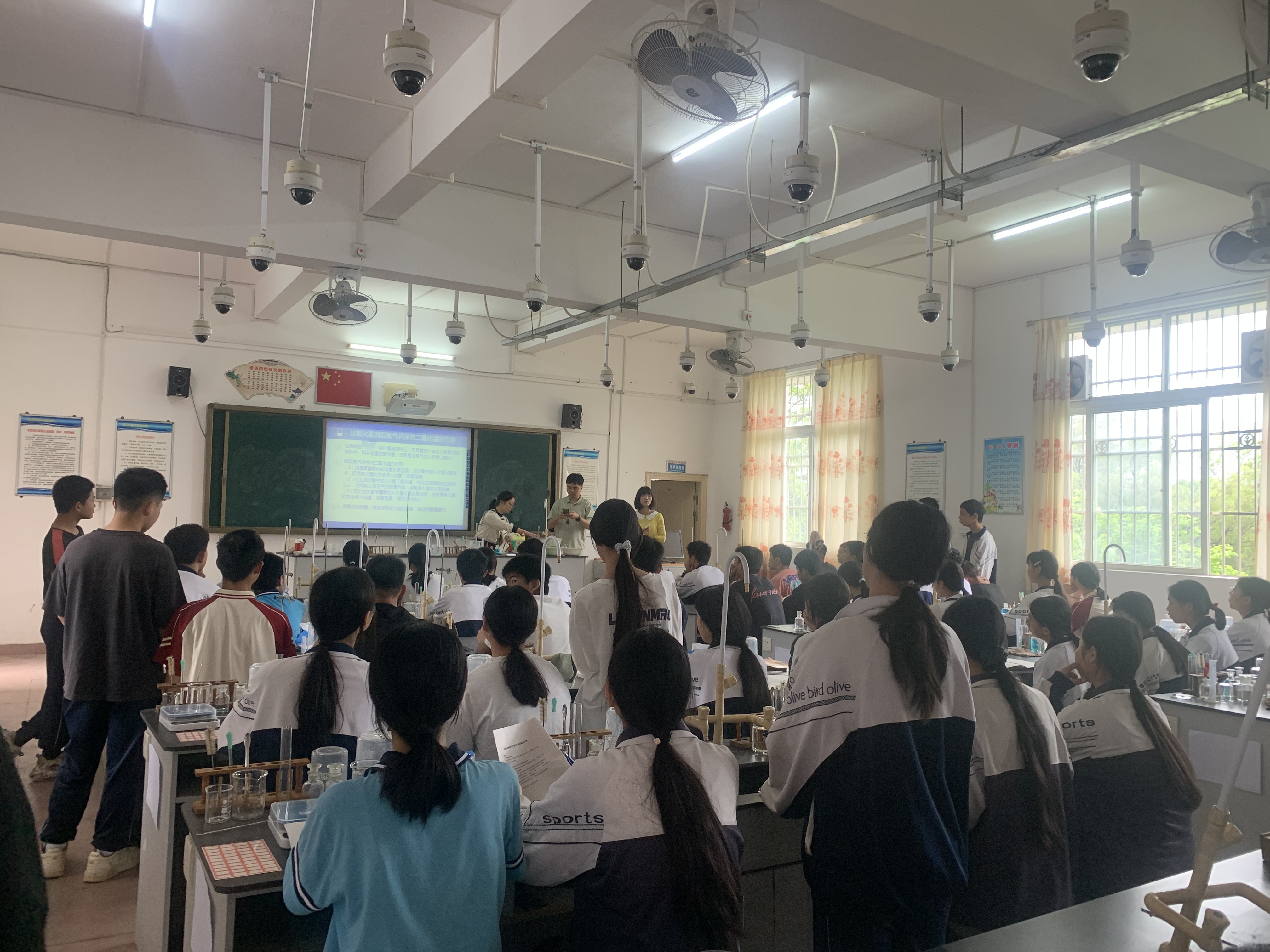 党建引领促发展 教育帮扶显担当​​ ——化学与土木工程学院开展基础教育纵向帮扶助力学生成长