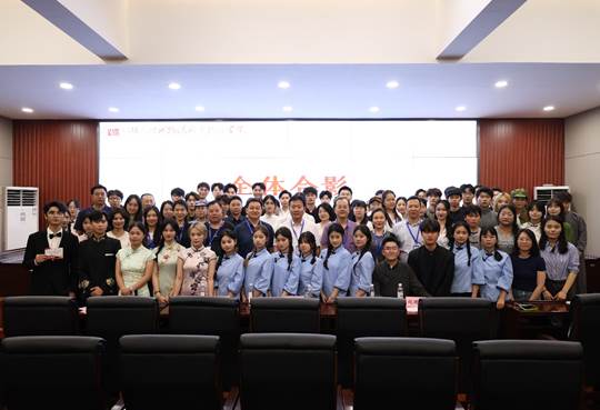 沉浸式演绎毛泽东诗词 这所学校让红色思政成为顶流密码