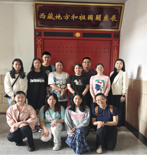 外语学院英藏翻译学生党支部和多语种教研室党支部联合开展主题党日活动——参观“西藏地方和祖国关系展” 外语学院英藏翻译学生党支部和多语种教研室党支部联合开展主题党日活动——参观“西藏地方和祖国关系展”