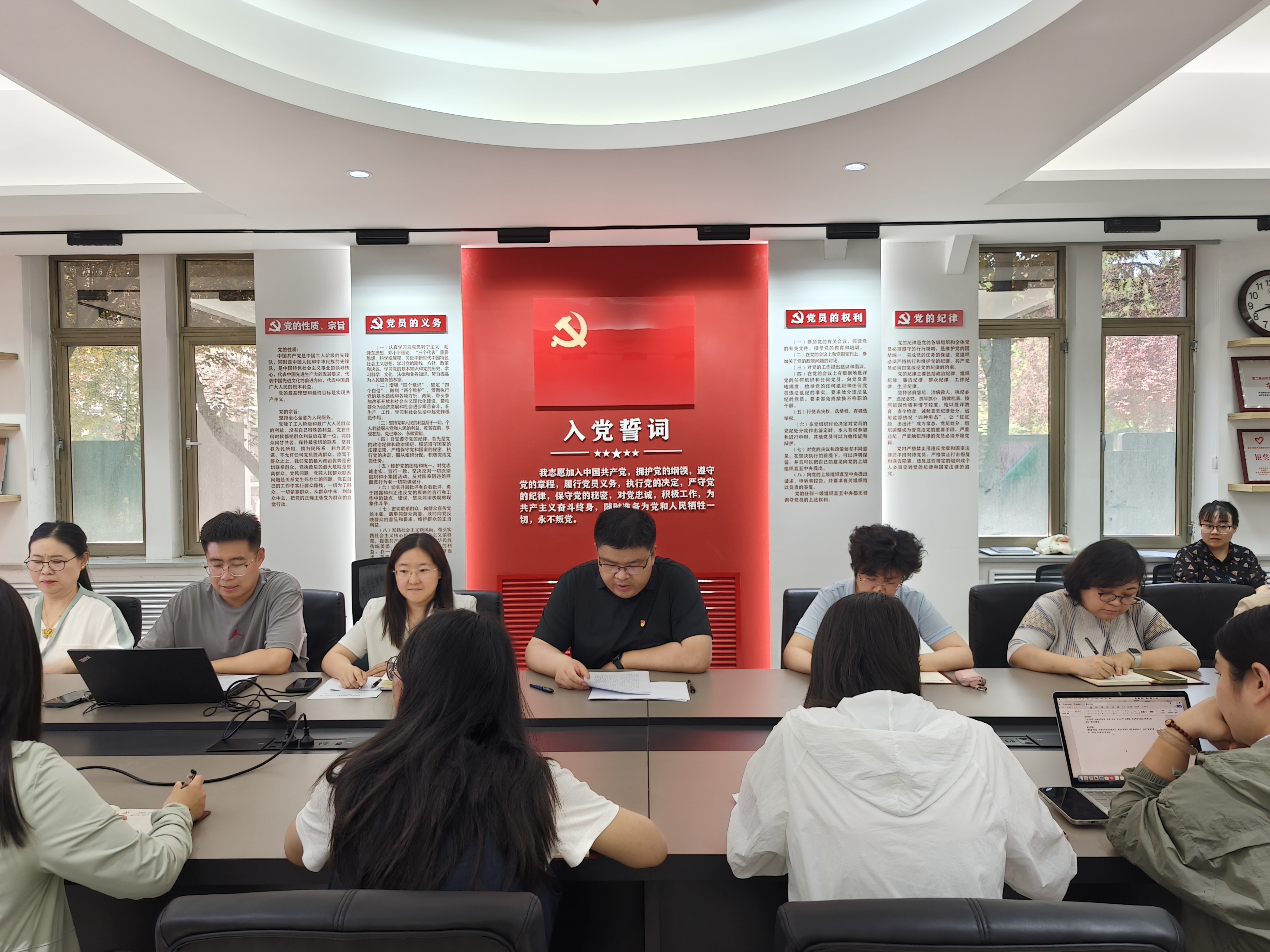 学院党委书记王正坤为教工第一党支部讲授专题党课