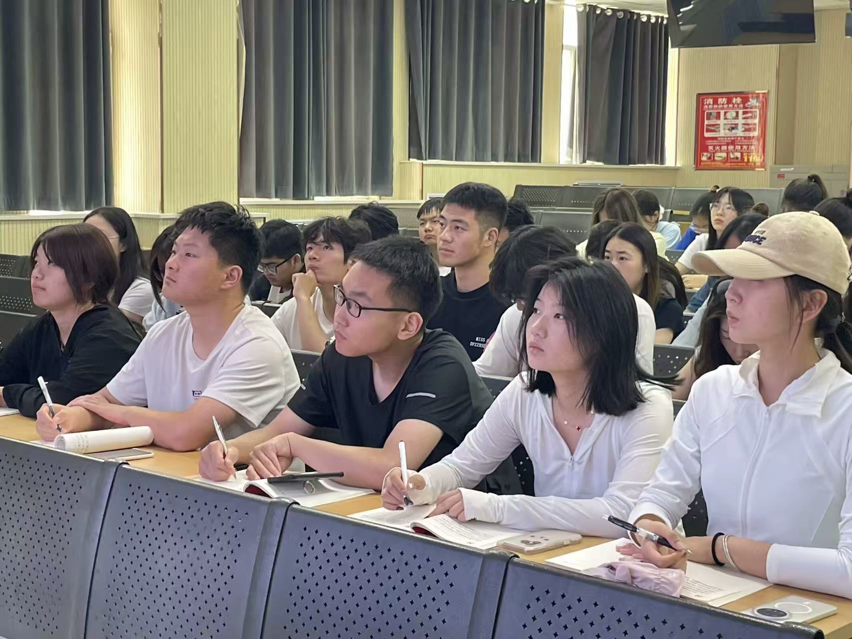 1458bc2c6e98914a12f12c73f7d0ea6