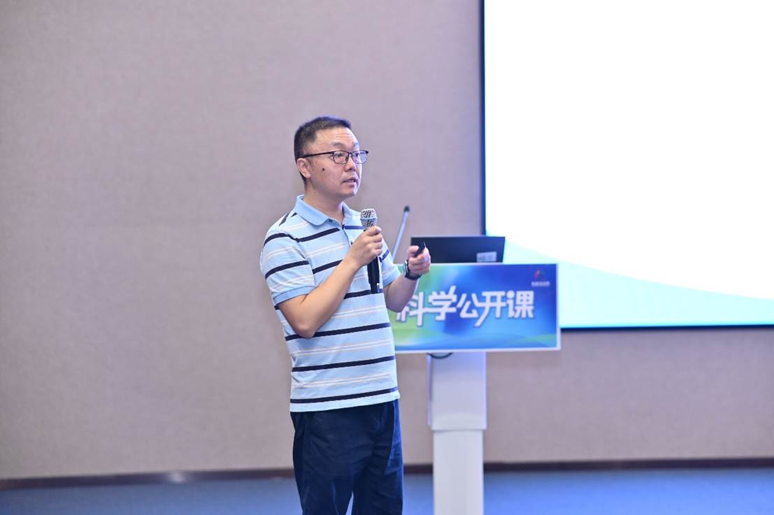邹晓川教授开展《化学解码爱情》讲座
