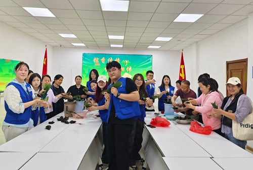 包粽子活动