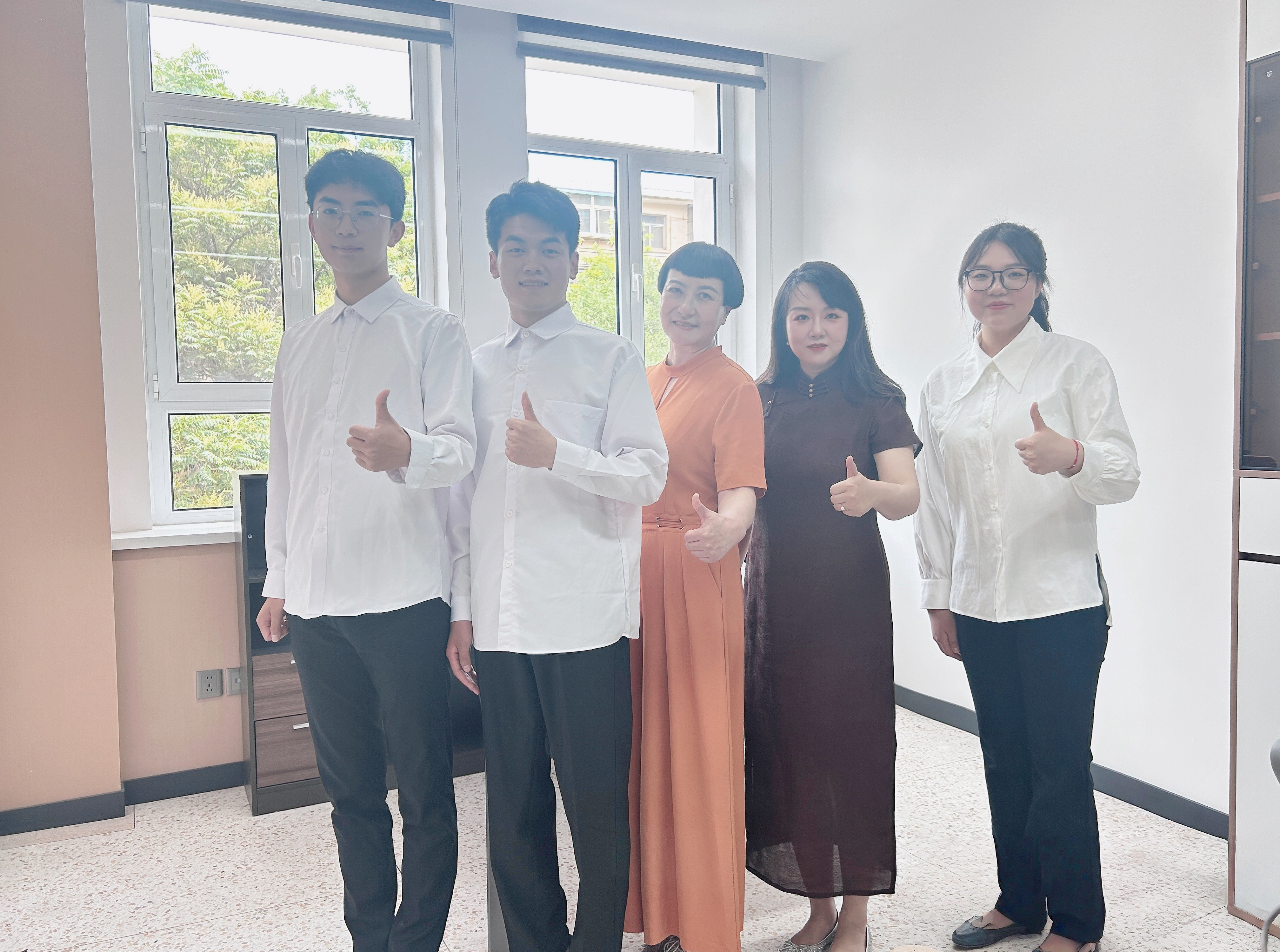 图1  大学语文精品课录制现场合影