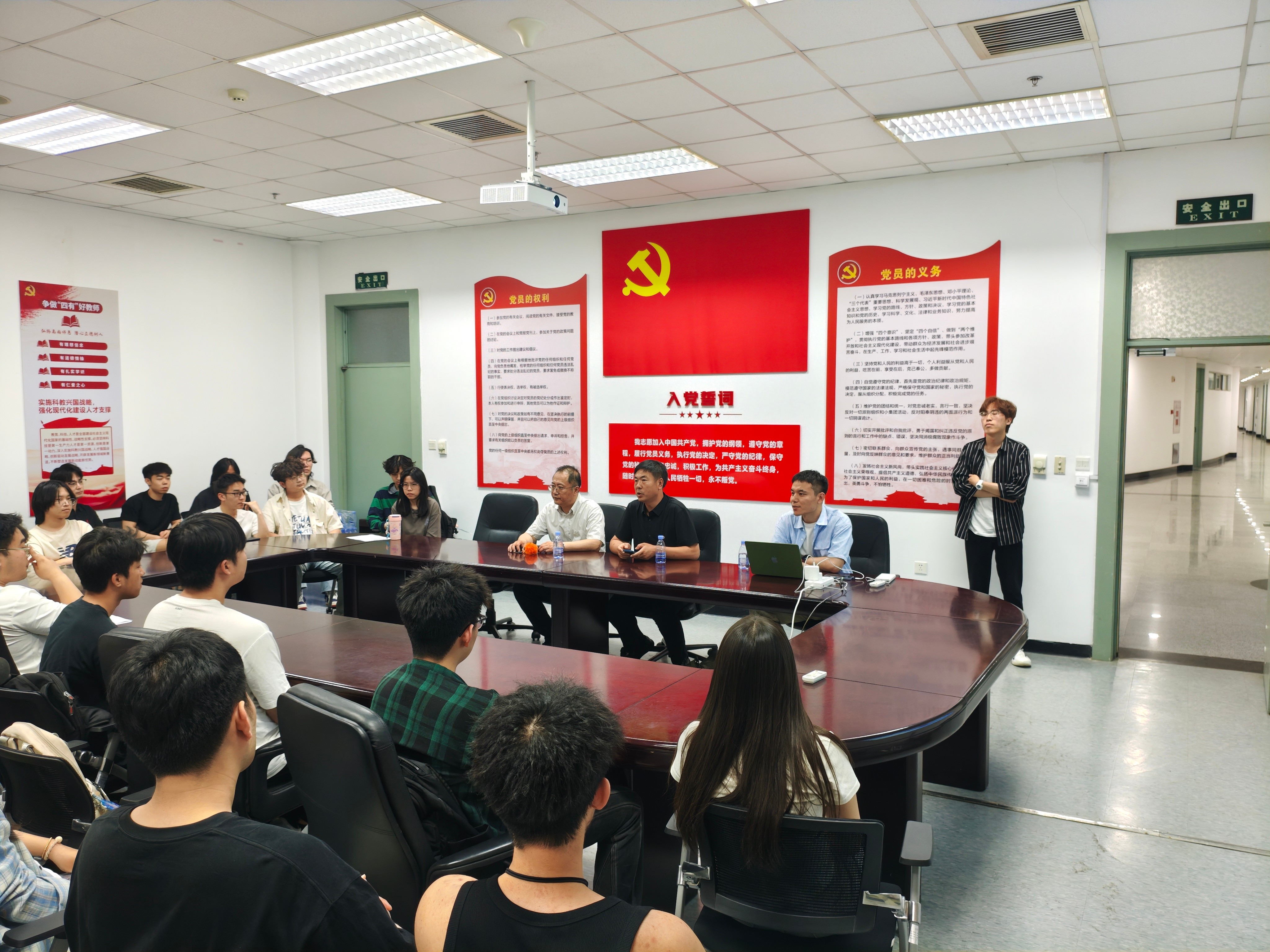 微信图片_20250606132542(1) 微信图片_20250606132542(1)