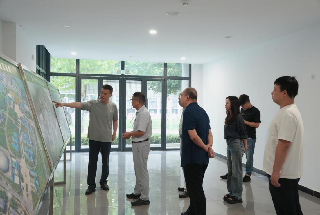 参观嘉鱼教学改革基地