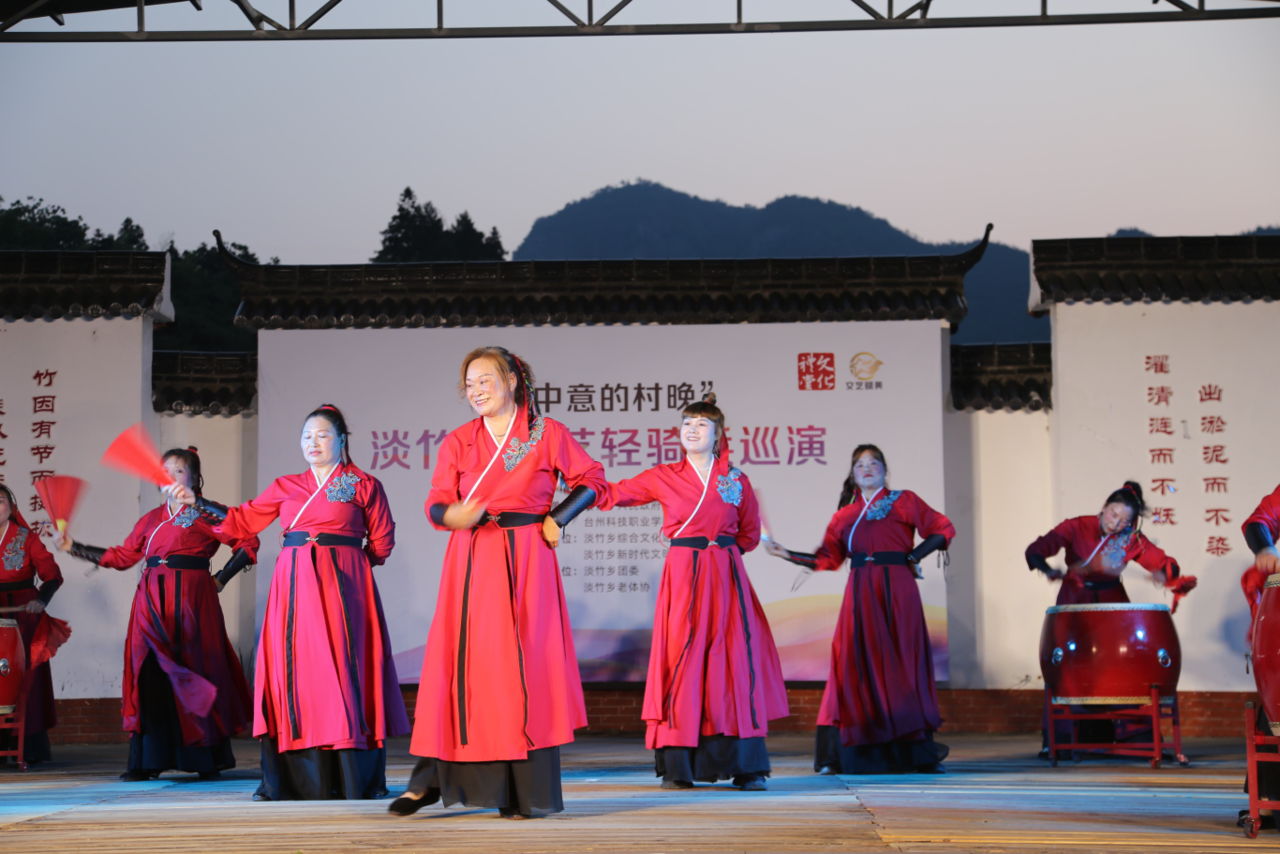 大鼓表演《精忠报国》