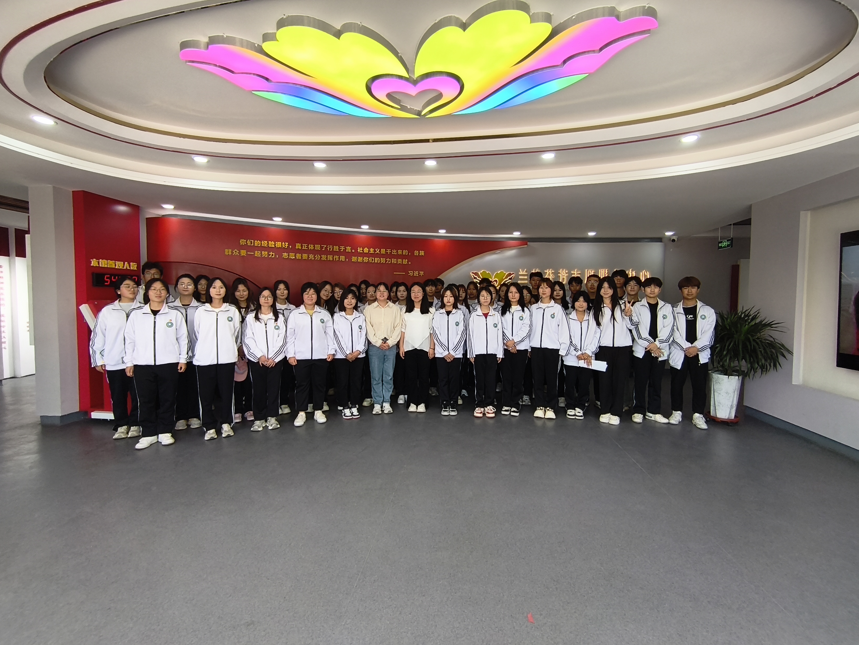 学生行走思政课到金花园社区4