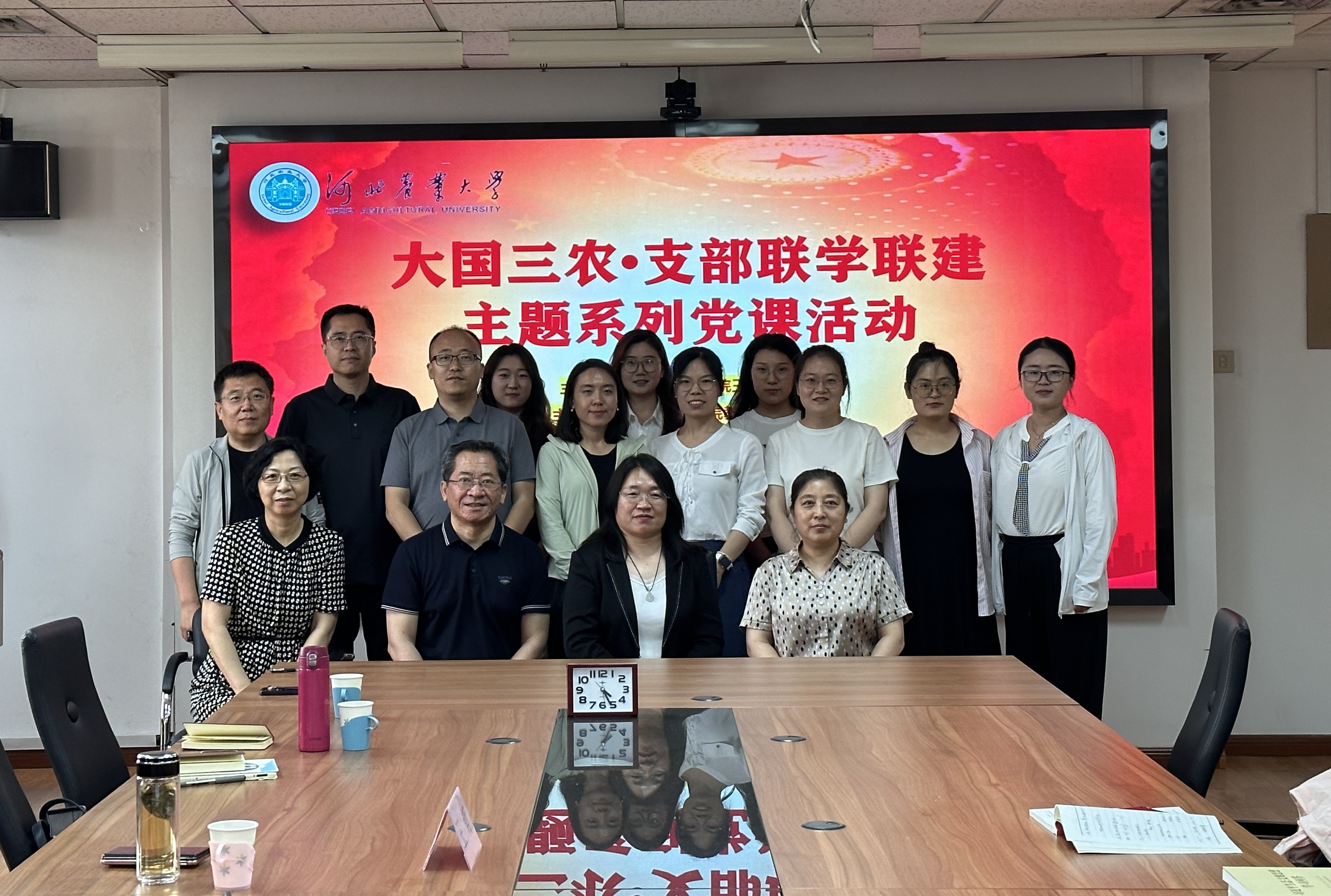 联学联建师生党支部在党课结束后合影