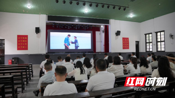 学习团大礼堂观看微电影《青春之生》