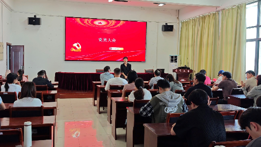 研二支部召开支部大会接收预备党员转正