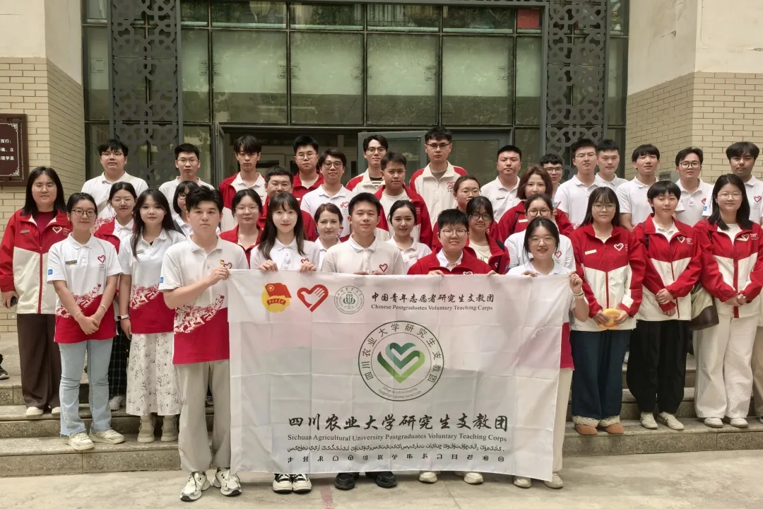 图 活动合影 图 活动合影