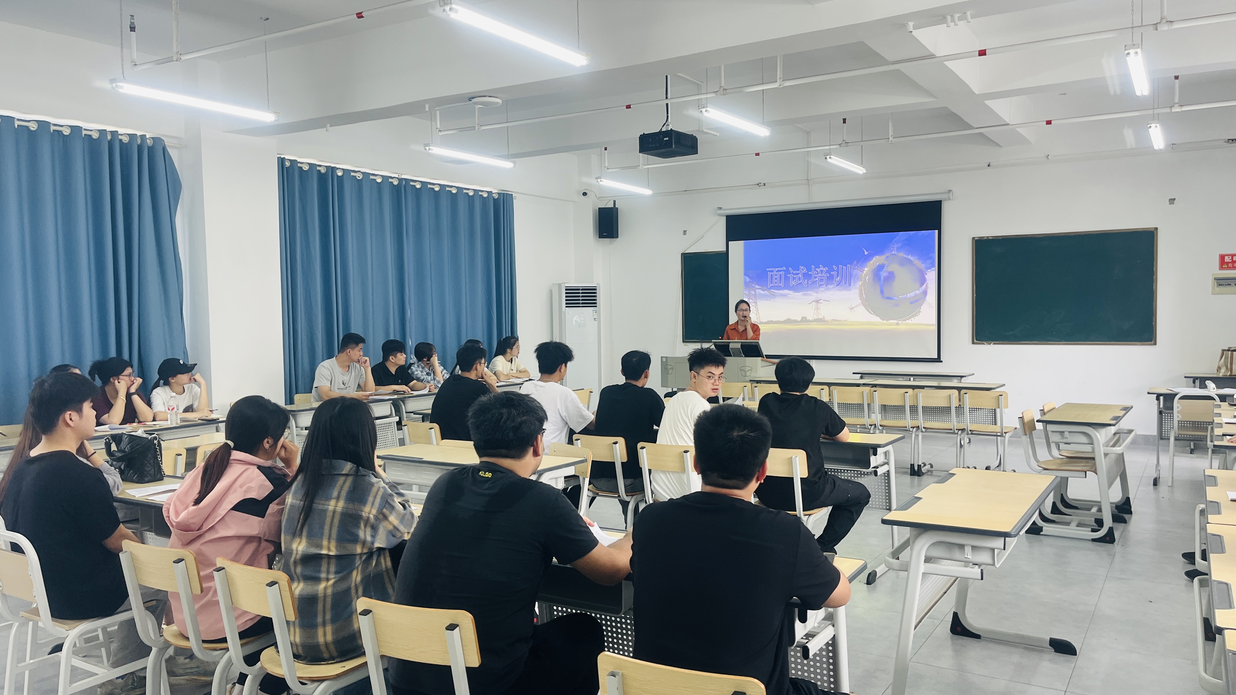 张柳老师作面试技巧培训