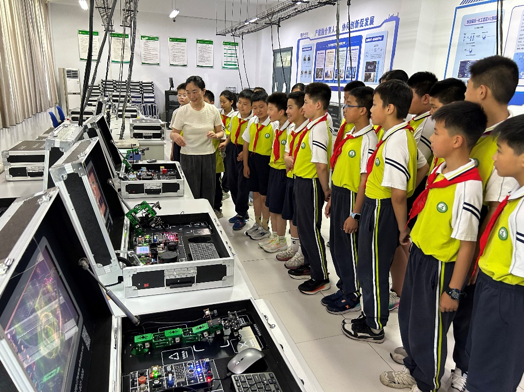 五小校校共建1