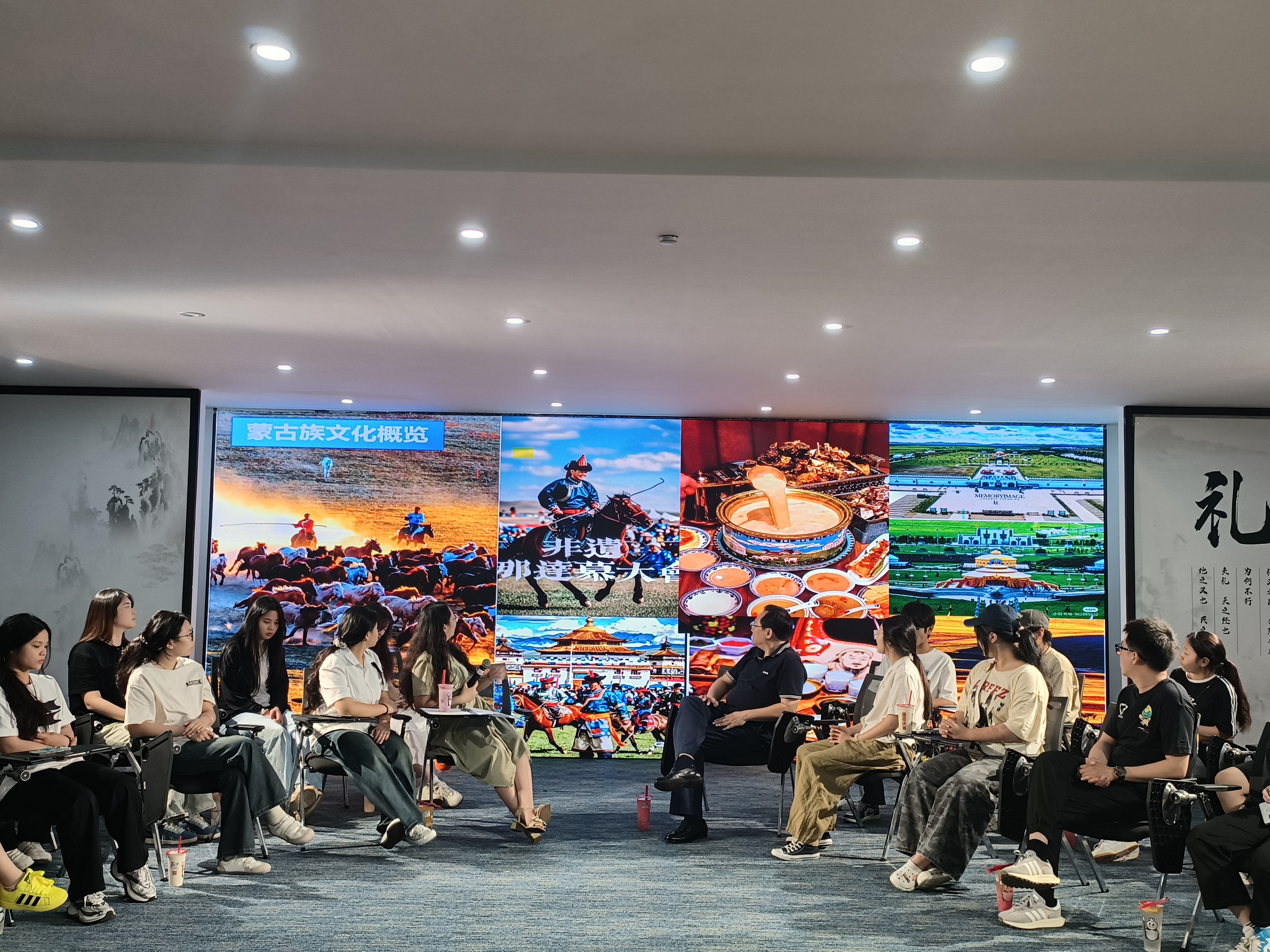 各族学生代表分享本民族文化特色3