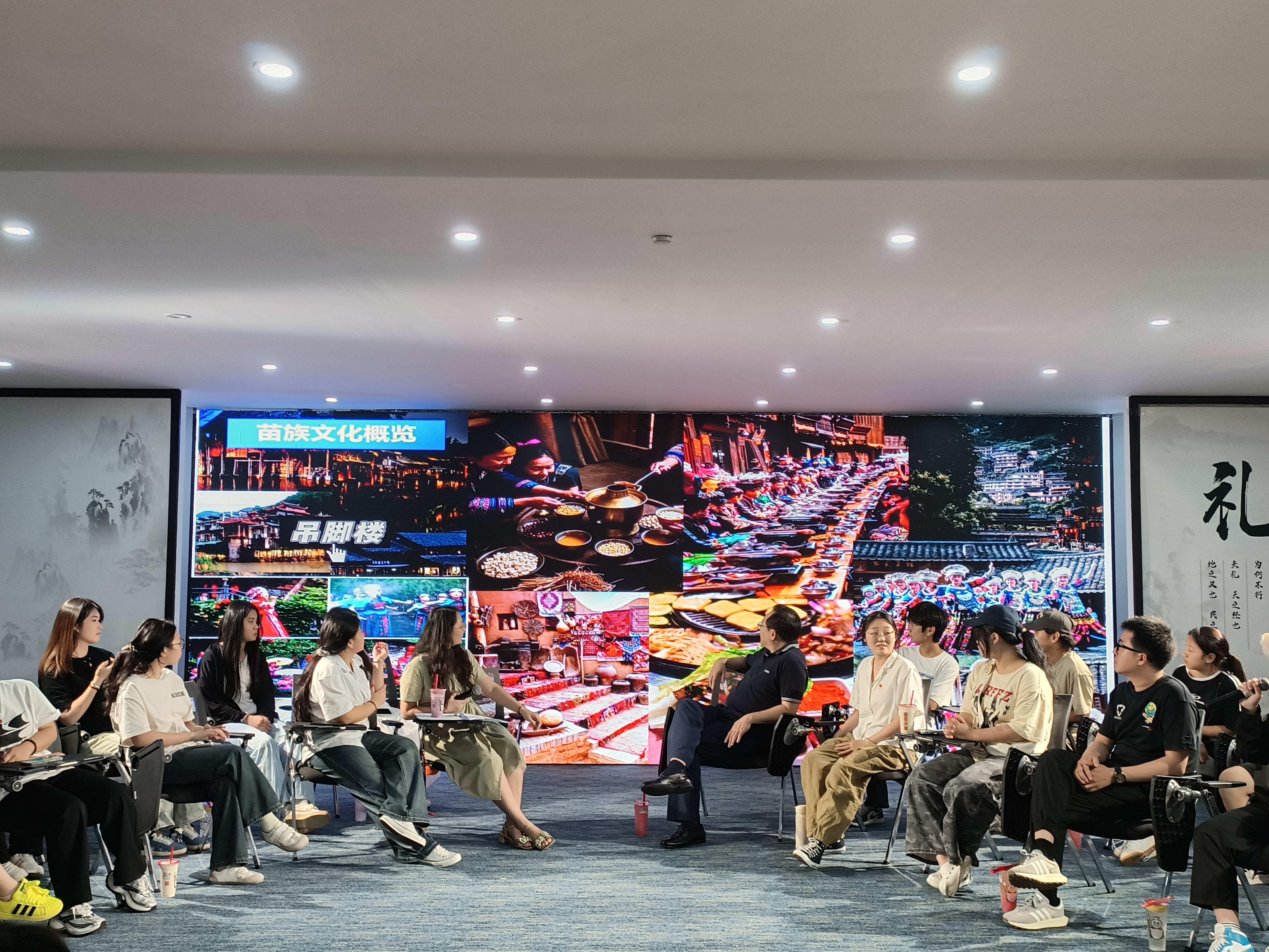 各族学生代表分享本民族文化特色2