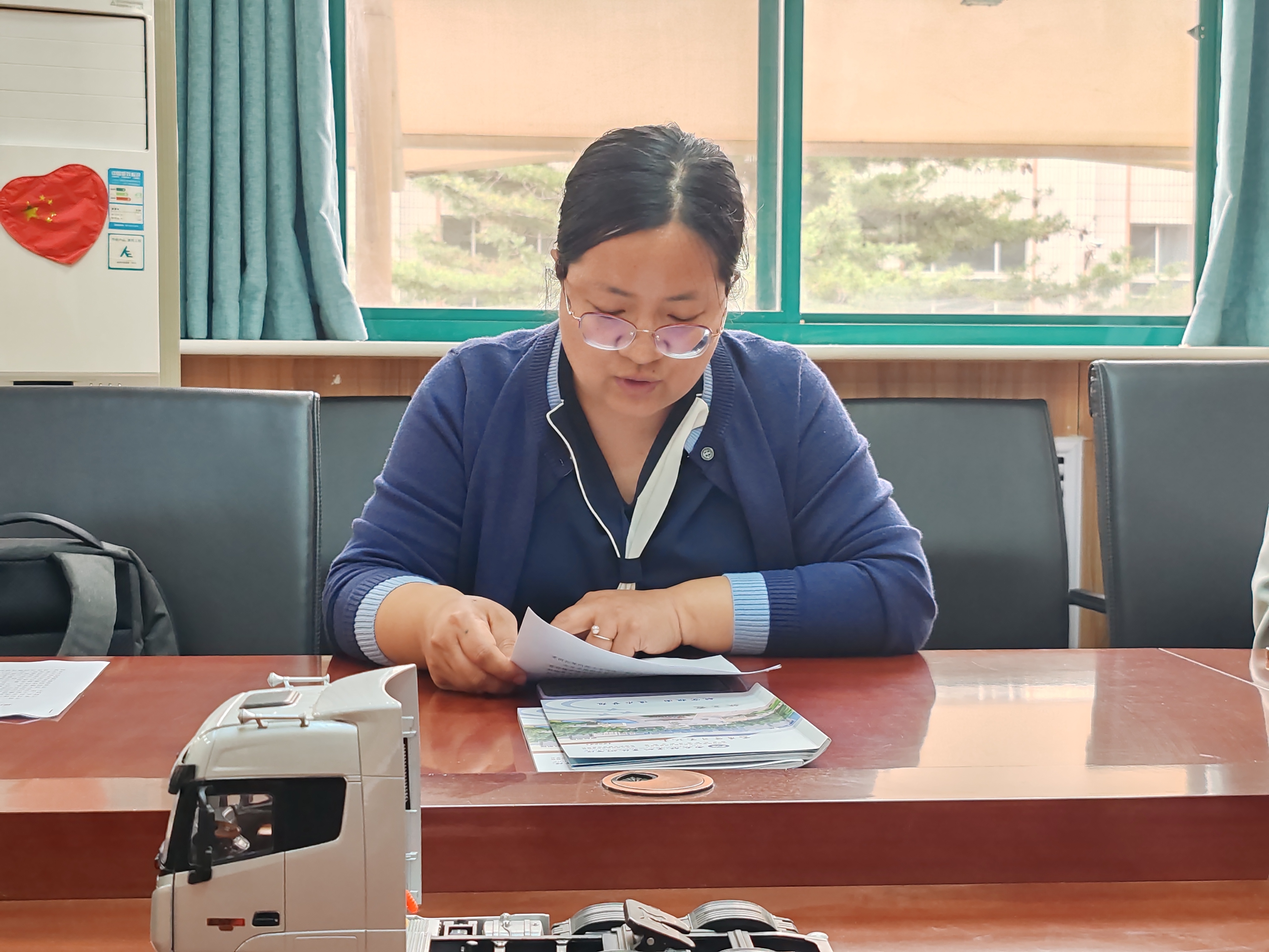 张立霞同志领学