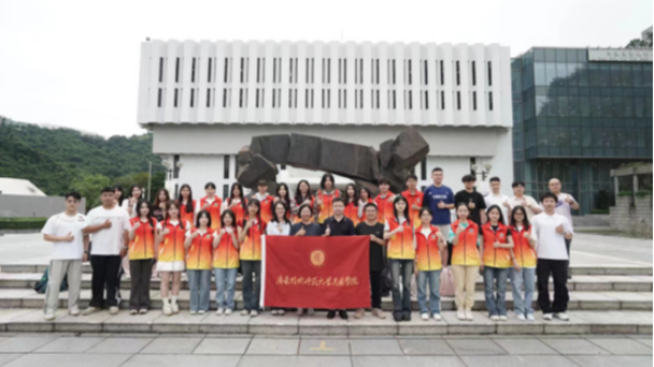 广东技术师范大学民族学院组织师生赴香港开展学术交流