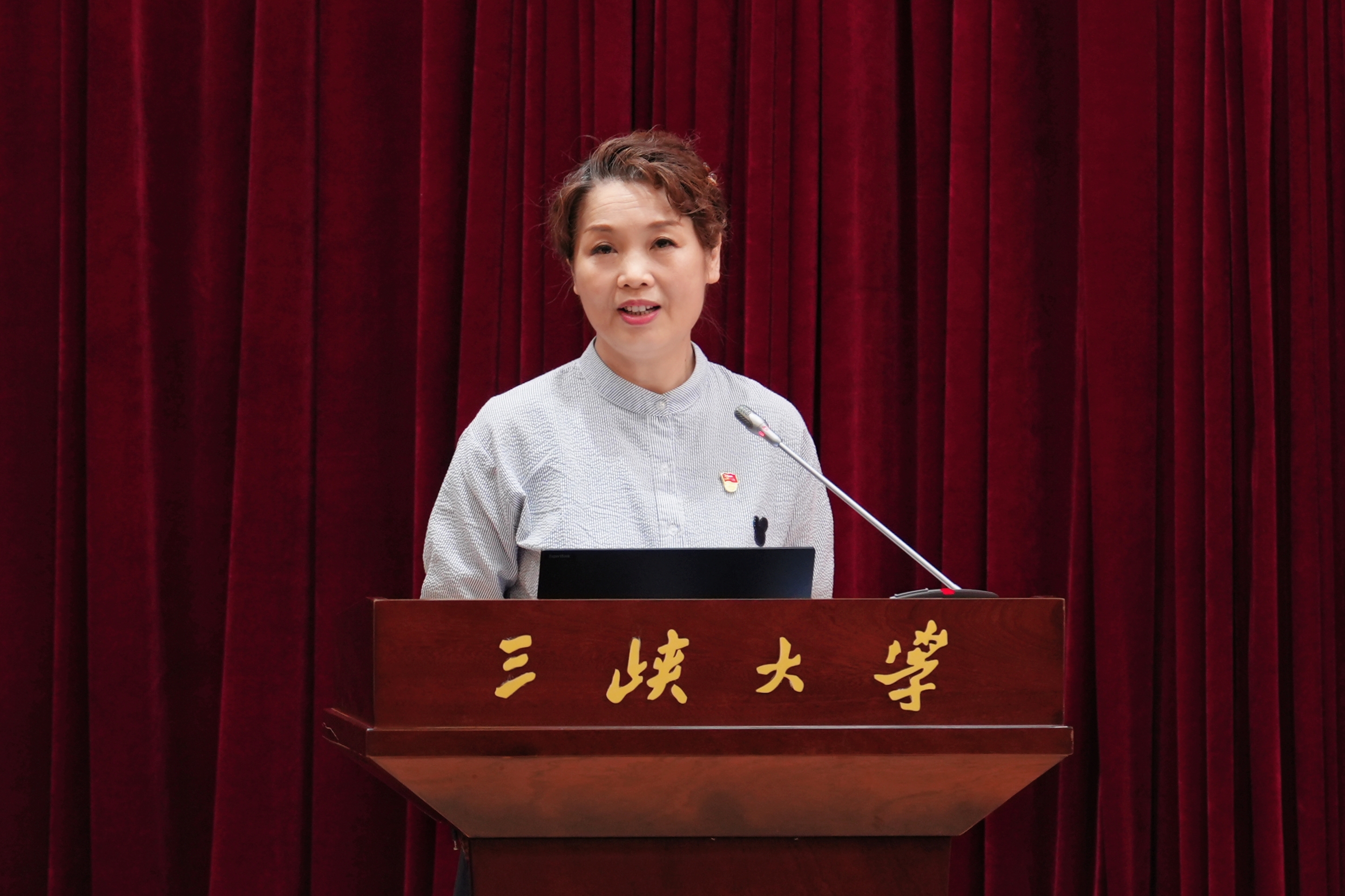 李红