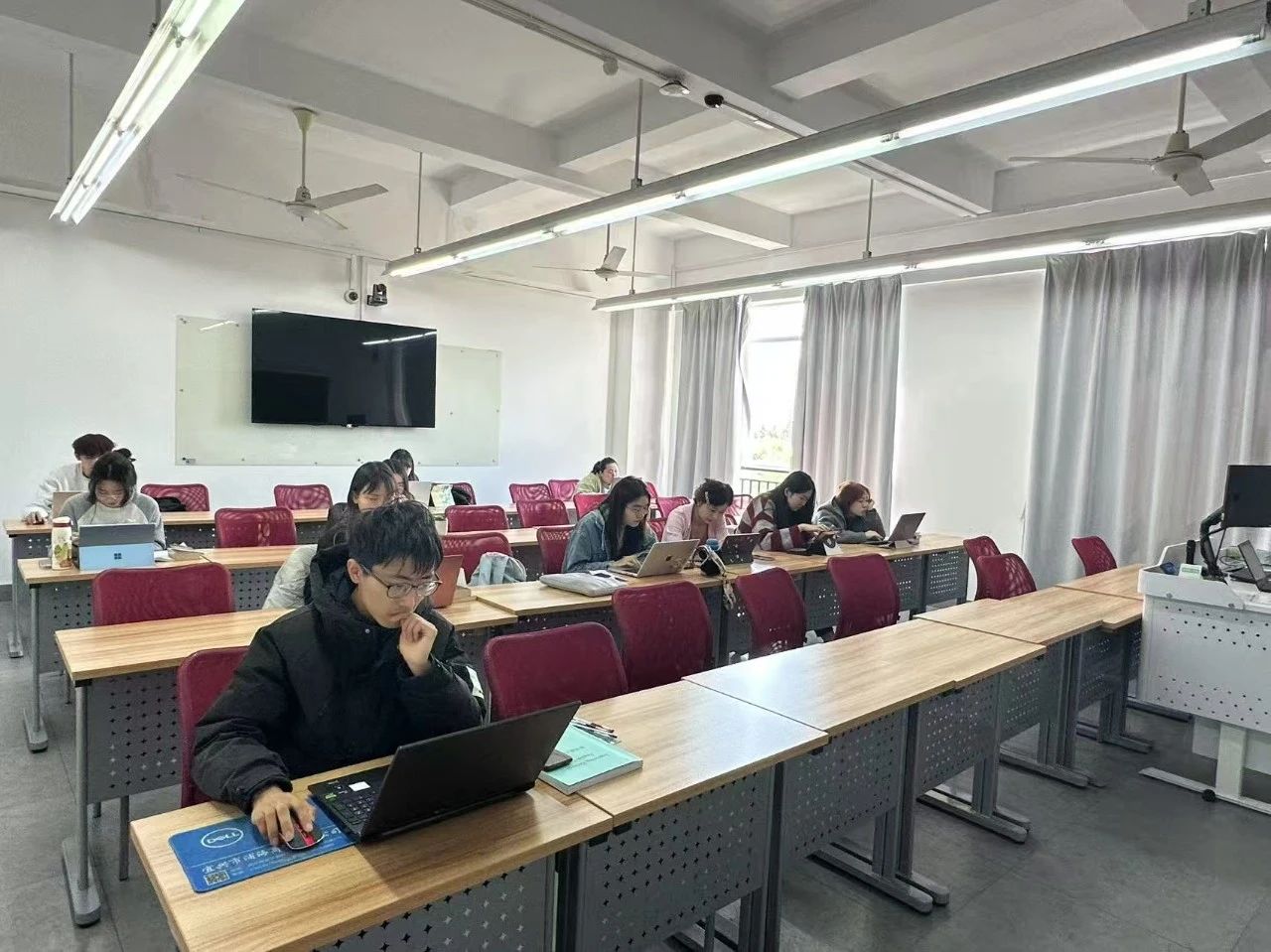 4e91d45e3d7f25bc1ad2c469ea84283d