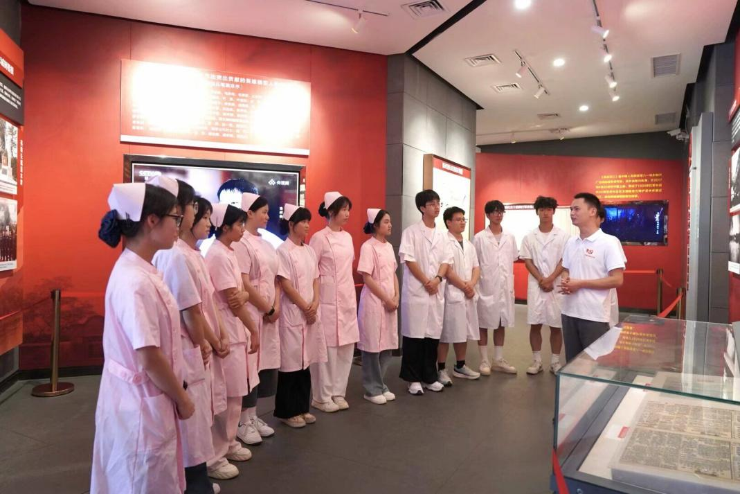 党员教师上微学课