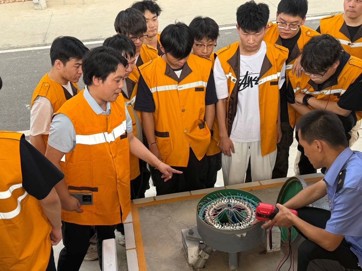高铁综合维修专业群赴郑州高铁基础设施段开展现场教学02 高铁综合维修专业群赴郑州高铁基础设施段开展现场教学02
