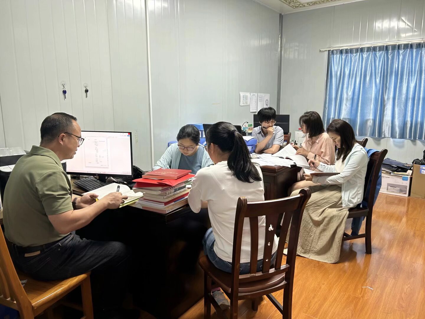 小组学习中央八项规定精神