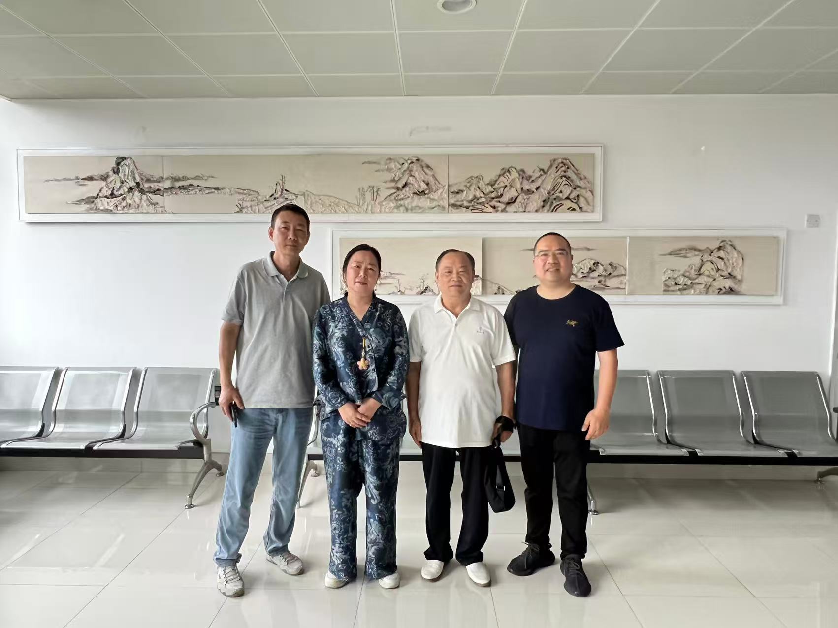 6月4日,桐庐书法家潘连魁、桐庐同路人餐饮董事长白延芳一行,围绕富春山居文创洽谈校企合作 6月4日,桐庐书法家潘连魁、桐庐同路人餐饮董事长白延芳一行,围绕富春山居文创洽谈校企合作