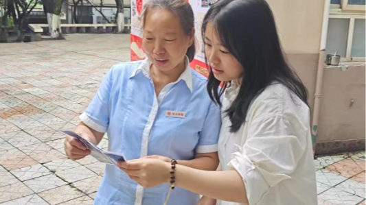 重庆交通大学河海学院联合企业开展全国土地日“知土爱土护土”生态环境科技志愿服务暨主题党日活动