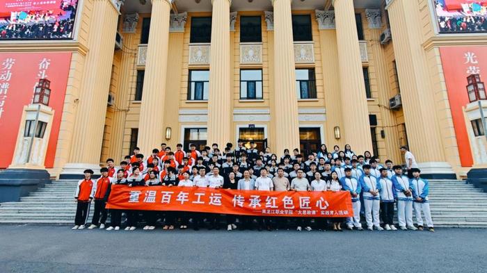 匠心铸魂：红色基因激活产业振兴的 “精神引擎”