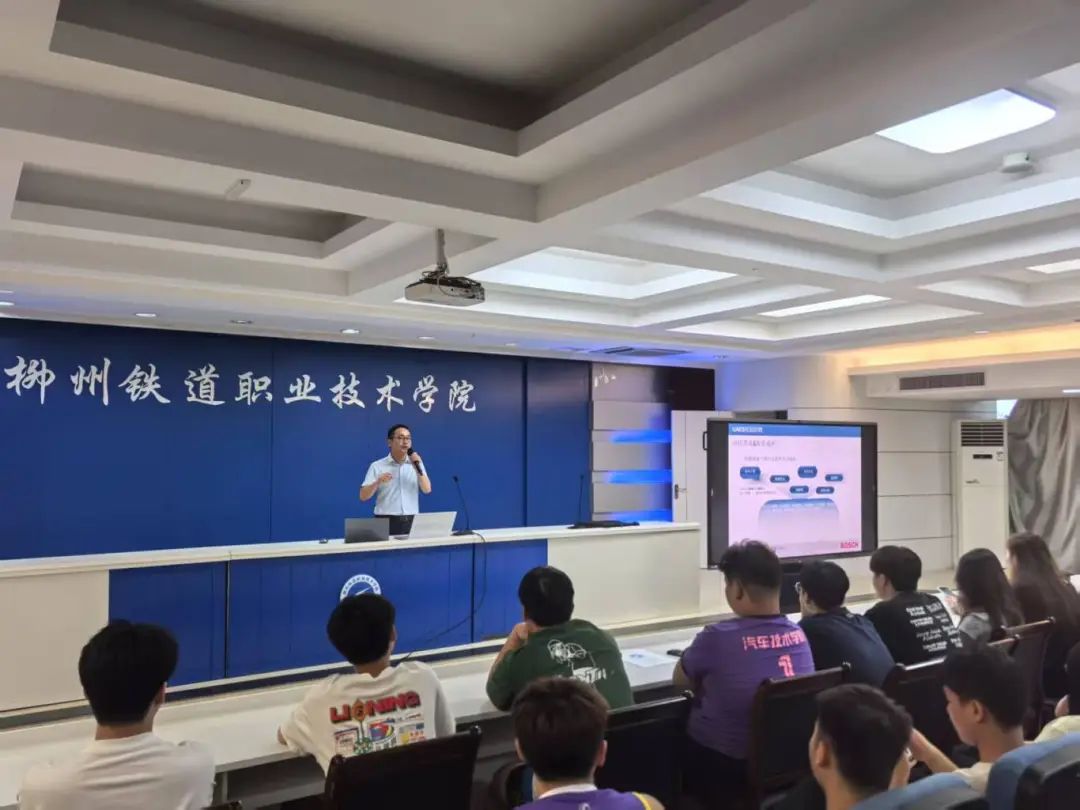 联合电子汽车宣讲现场 联合电子汽车宣讲现场