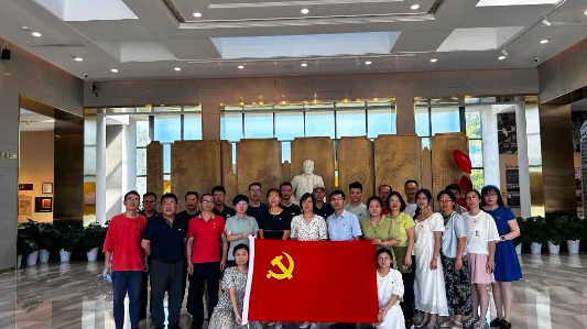 马克思主义学院党总支赴荣毅仁纪念馆开展党风廉政教育活动