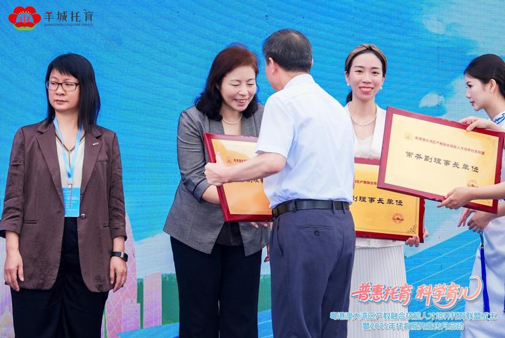 714c70e66f35417492a2813f76851eb3 714c70e66f35417492a2813f76851eb3