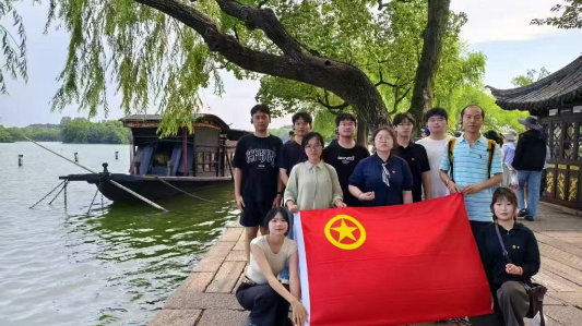 马克思主义学院组织青年学社赴南湖开展“红船新程 青春筑梦”主题社会实践