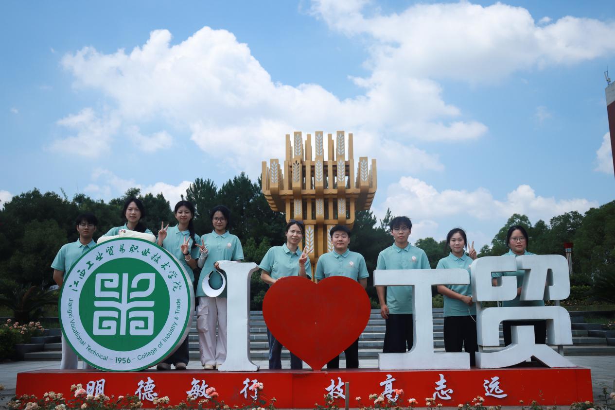 江西工贸职院见微实践队走进葛源枫林——葛源青春行 见微润乡心