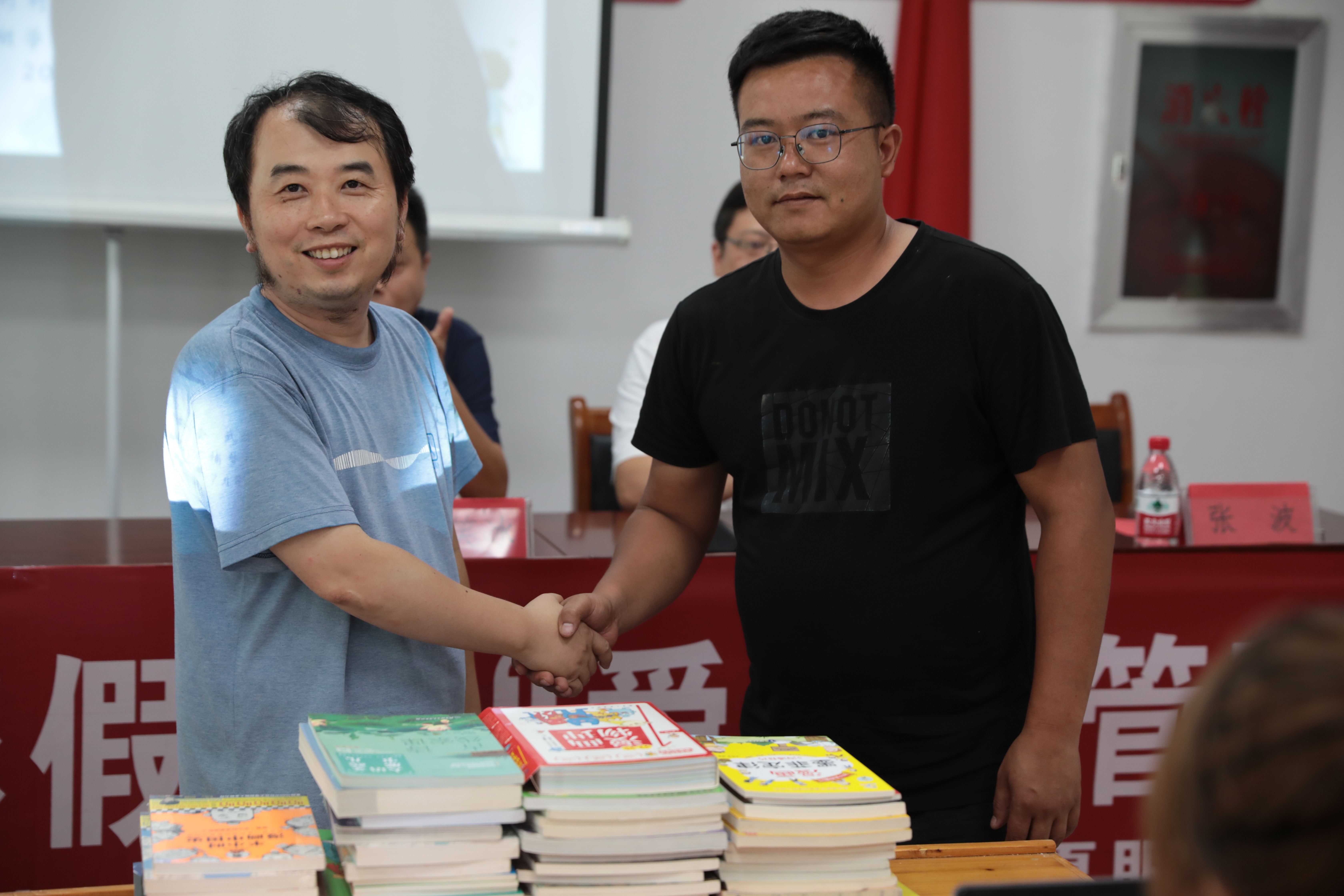 张波教授捐赠图书