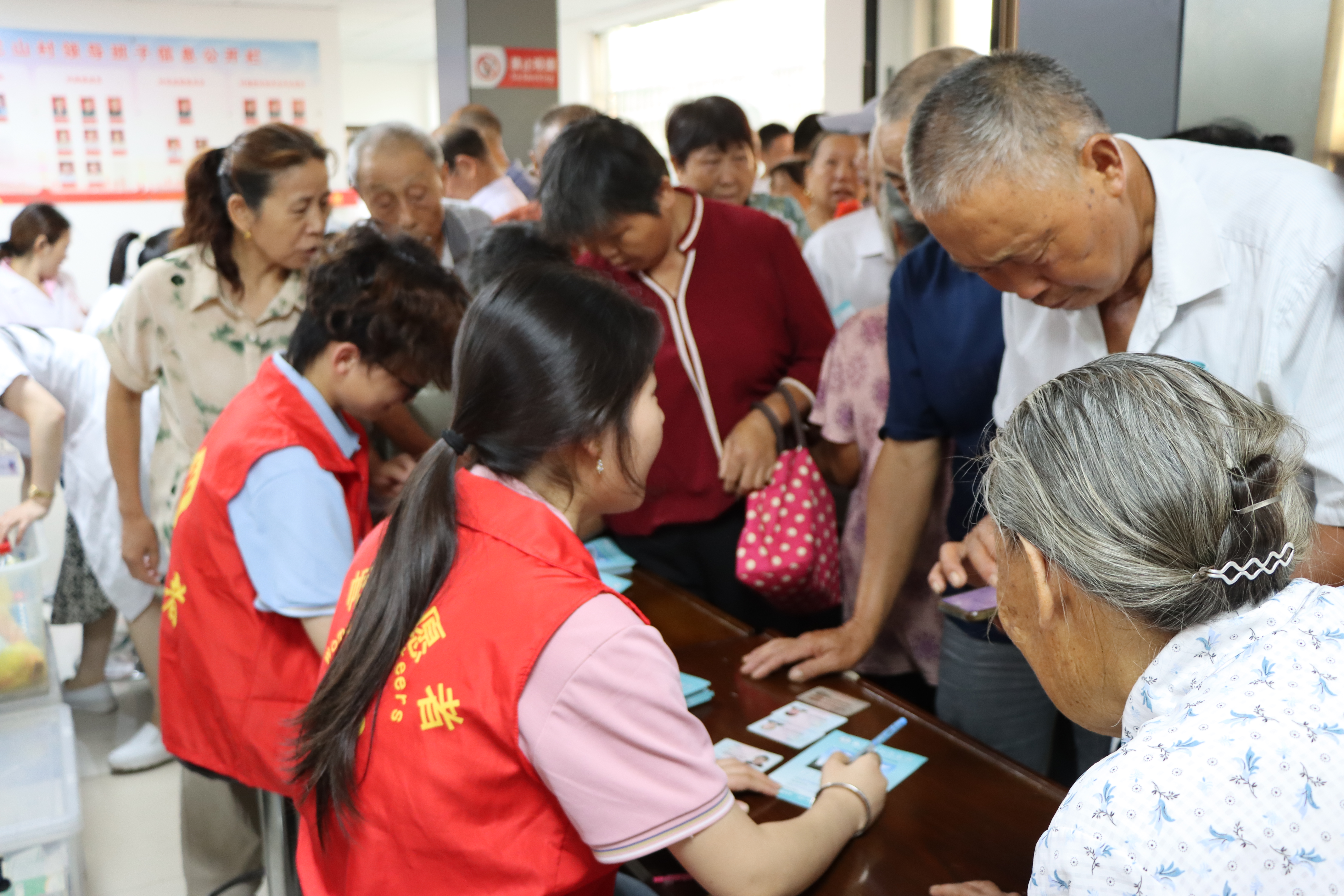 2.1导医导诊齐上阵，温情护航暖民心