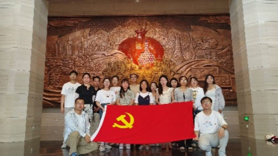牢记历史，讲好新疆故事