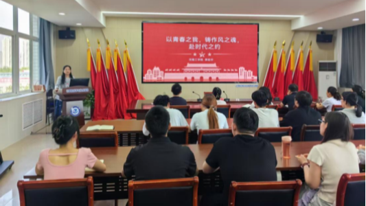 郭祖华副校长为我院师生讲党课