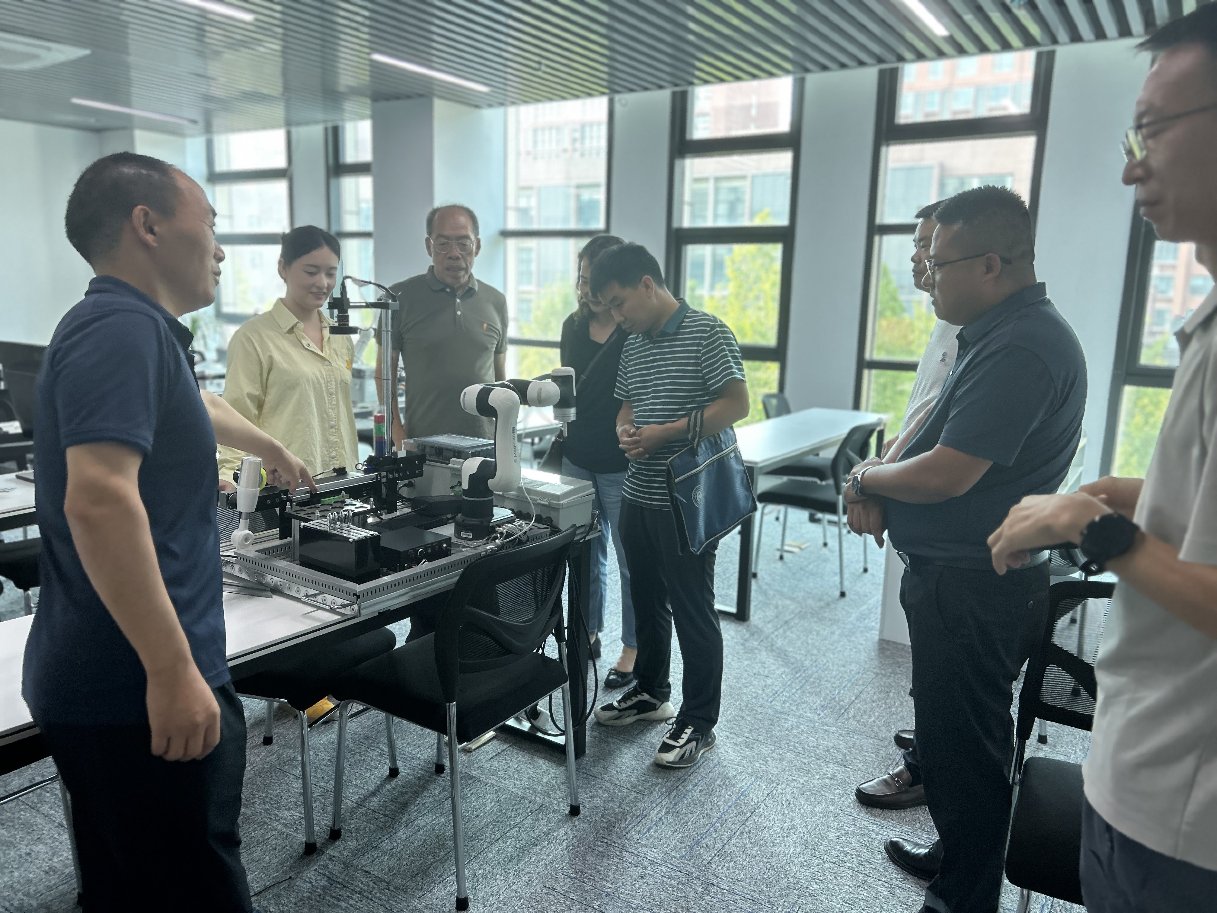 参观考察公司的培训场地 参观考察公司的培训场地