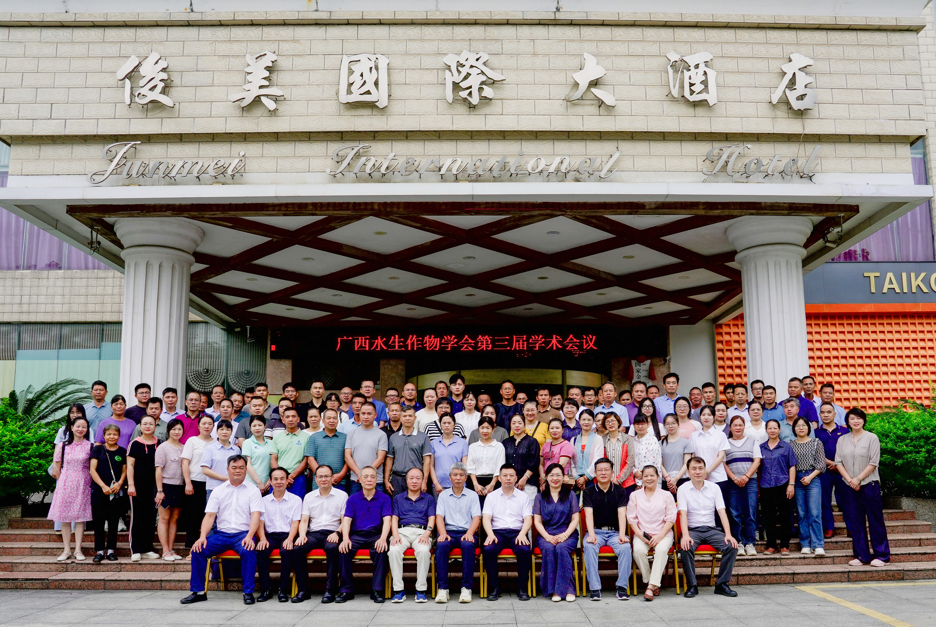 F8C9FF5EF77AAF56E2ABD7FEA64DF12D