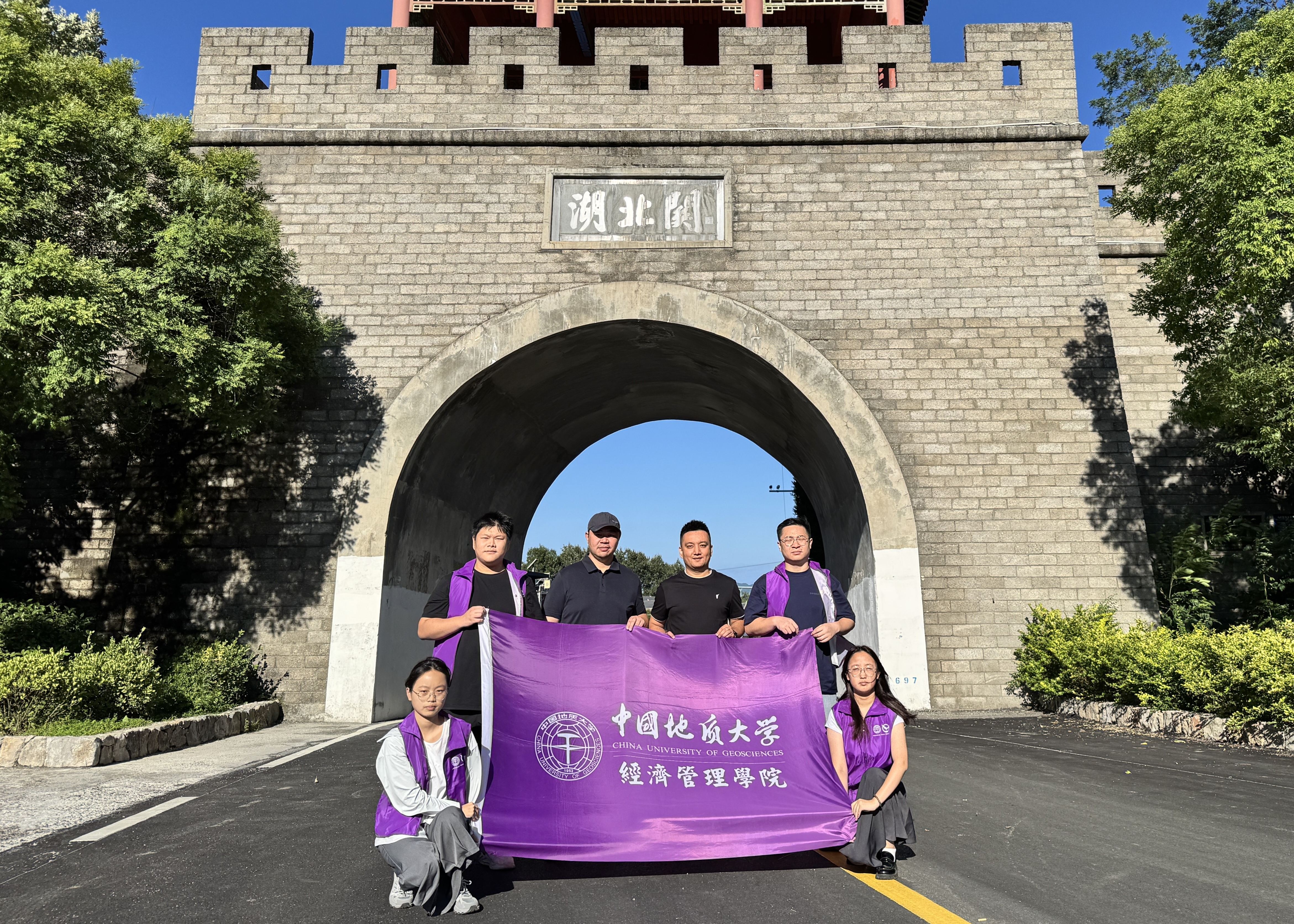15.经鹰实践队在湖北关