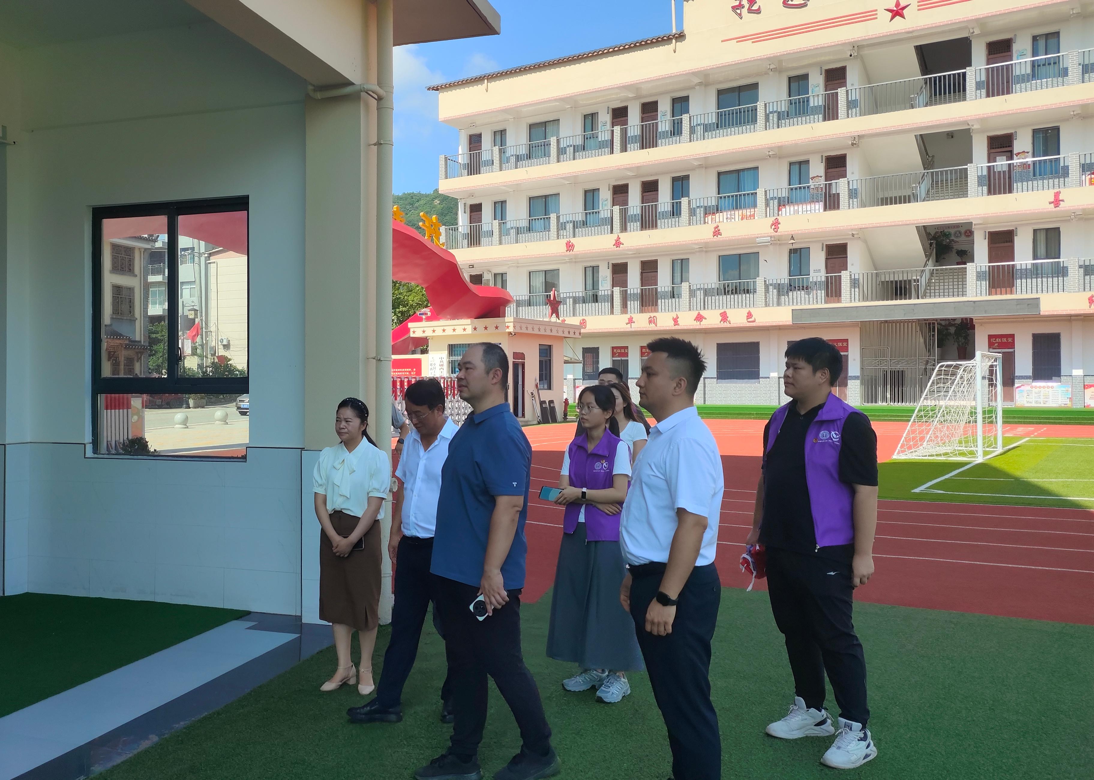 7.走访县王家坪红军小学