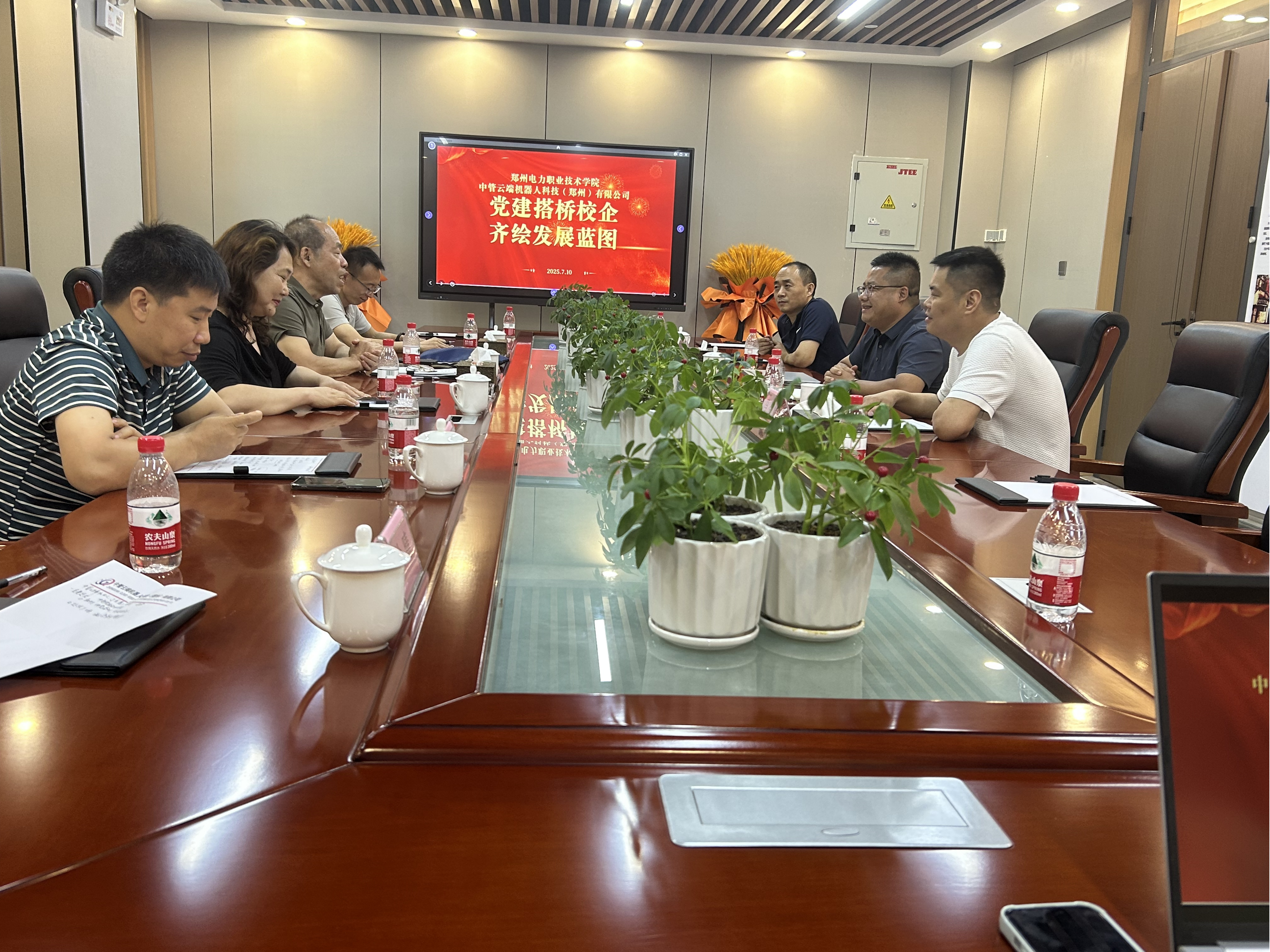 郑电院机电工程学院与中管云端机器人公司以党建引领探寻校企合作途径 郑电院机电工程学院与中管云端机器人公司以党建引领探寻校企合作途径