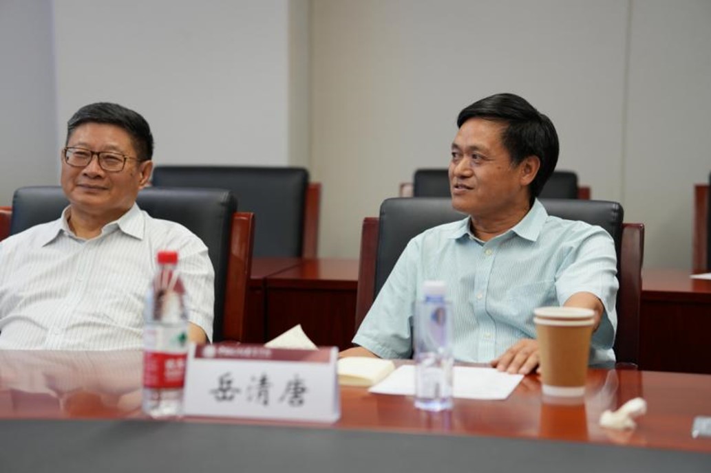 中国政法大学企业史研究所岳清唐教授从比较视野出发，将《管子》与亚当·斯密等西方经济学说对比，指出两者虽都重视市场与财富创造，但《管子》更强调国家借助市场机制实现富国强兵，体现出“有为政府”与“有效市场”相结合的理念，与当前中国经济政策理念高度契合。最后，指出应立足“两个结合”，推动《管子》思想的创造性转化与创新性发展。