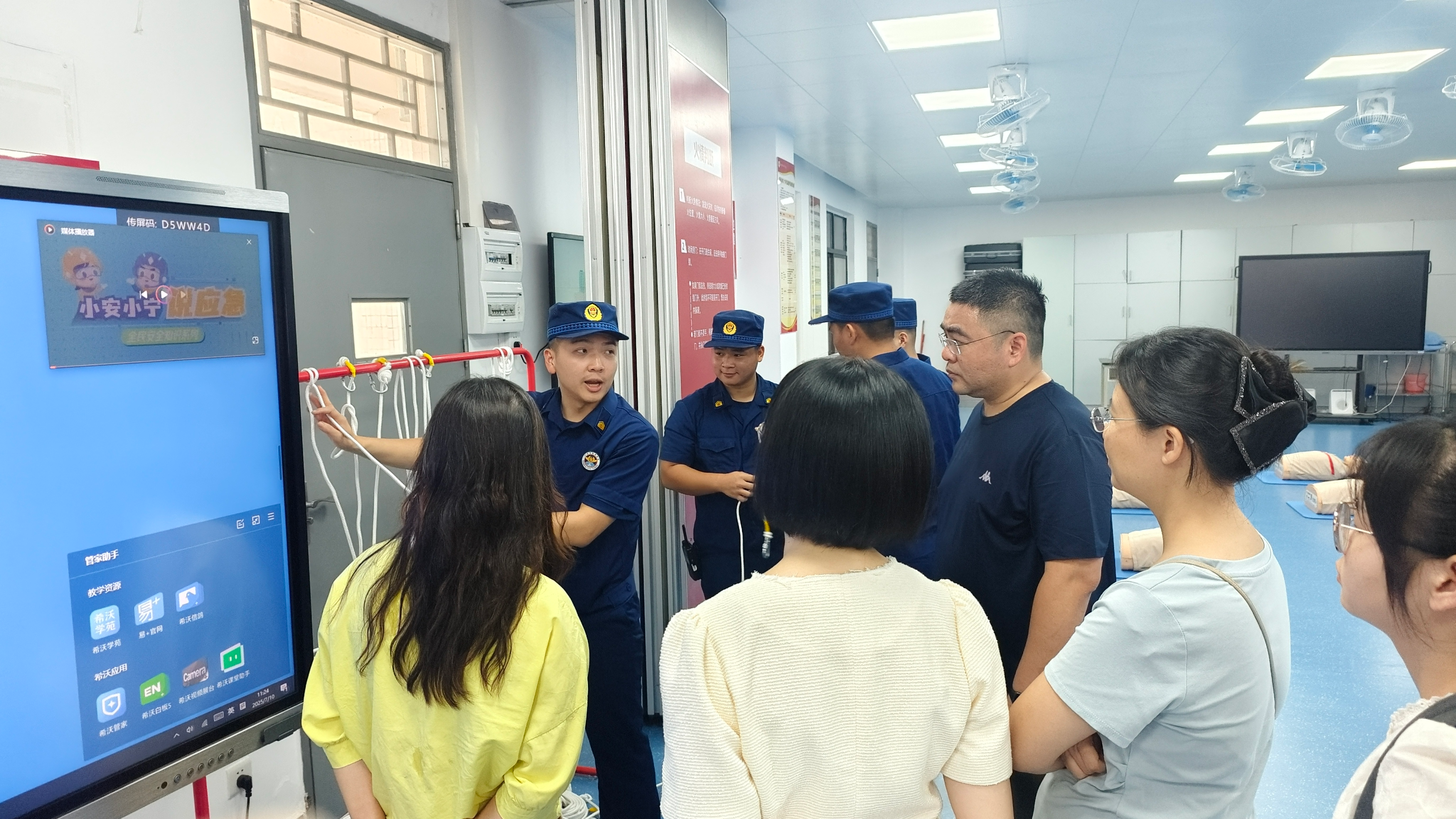 消防员分享火灾现场救援中的安全防护与应急处置经验 消防员分享火灾现场救援中的安全防护与应急处置经验